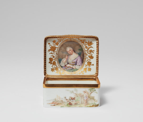 PORCELAIN TABATIERE (Snuffbox) WITH WATTEAU PAINTING 1745