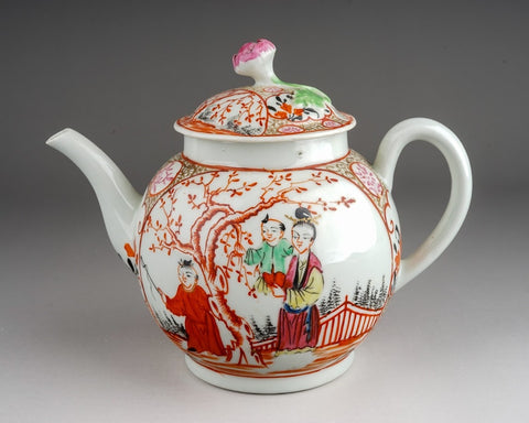 WORCESTER PORCELAIN MANDARIN  STYLE TEAPOT AND COVER circa 1765-70