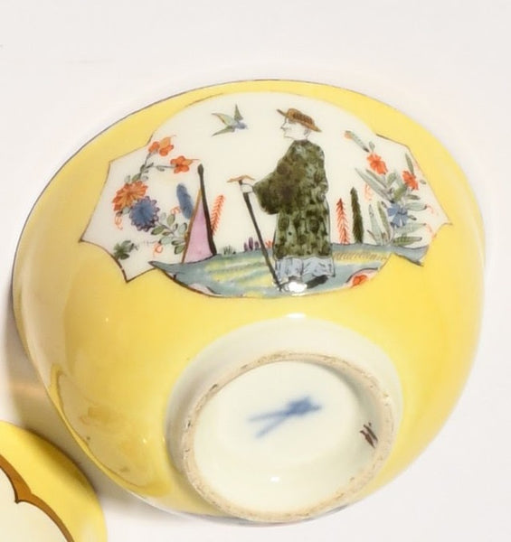 Meissen yellow-ground Tea Bowl with Chinoiserie Scenes, Circa 1730