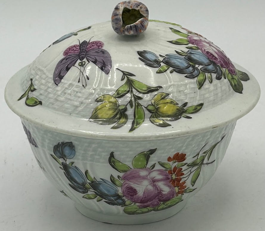 First Period Worcester Porcelain Broth Pot 1758-1760