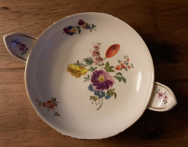 Blumengießbecher aus Meissener Porzellan mit Ständer mit zwei Henkeln, 1740 