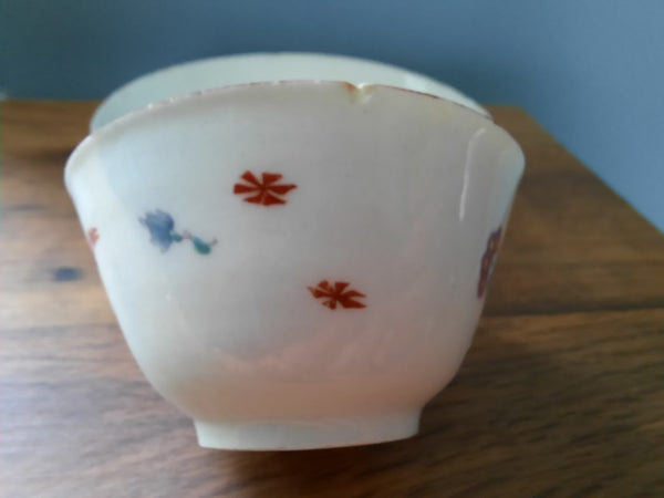 Bol à thé floral Kakiemon en porcelaine de Chelsea et soucoupe 1755