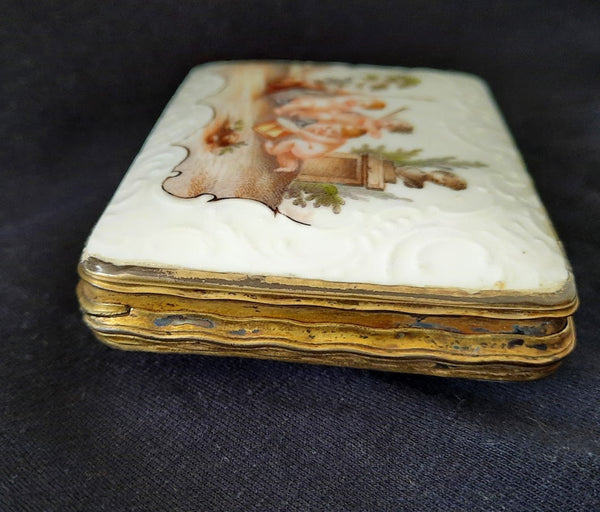 MEISSEN PORCELAIN GILT-BRONZE MOUNTED , RECTANGULAR SNUFF BOX Circa 1755