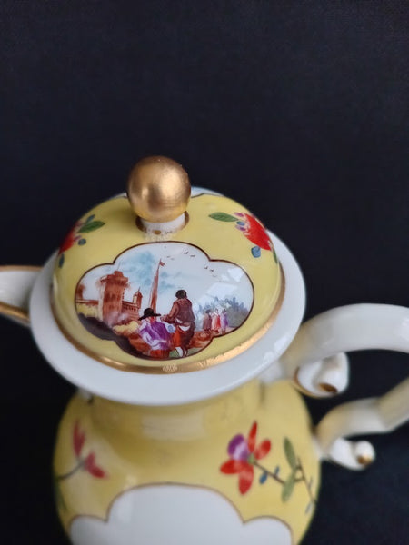 Meissen Porcelain Kauffahrtei Scene Coffee Pot with Kakiemon Flowers, Circa 1740