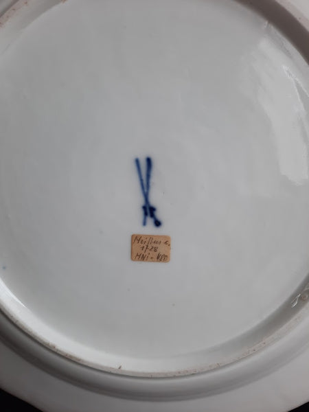 Meissen Porcelain Korean Lion Pattern Plate with Sulkowsky Rim, circa 1730-1735