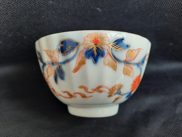 Meissen Porcelain Fluted Tea Bowl with Floral Imari Pattern, 1735-1740