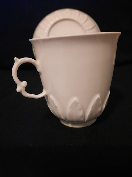 Meissen Bottger Porcelain Beaker &amp; Saucer with Acanthus Leaves, circa 1730