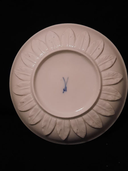 Meissen Bottger Porcelain Beaker &amp; Saucer with Acanthus Leaves, circa 1730