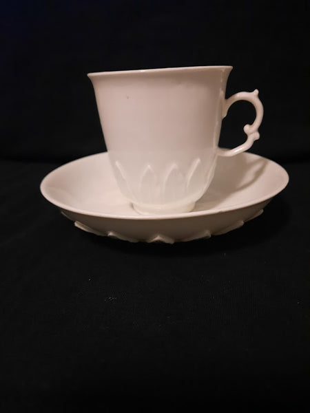 Meissen Bottger Porcelain Beaker &amp; Saucer with Acanthus Leaves, circa 1730