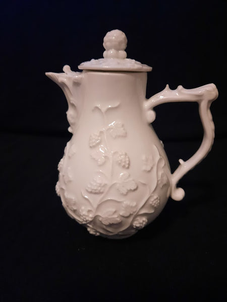 Meissen Blanc de Chine&nbsp; Grapvine Cream Pot Circa 1740