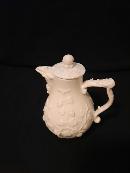 Meissen Blanc de Chine&nbsp; Grapvine Cream Pot Circa 1740