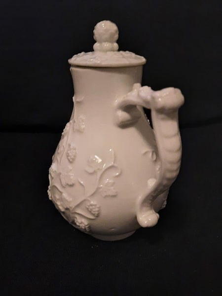 Meissen Blanc de Chine&nbsp; Grapvine Cream Pot Circa 1740
