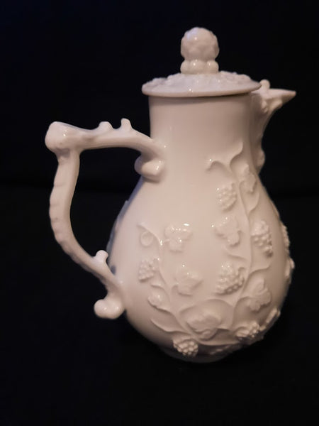 Meissen Blanc de Chine&nbsp; Grapvine Cream Pot Circa 1740