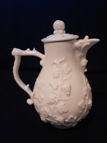 Meissen Blanc de Chine&nbsp; Grapvine Cream Pot Circa 1740