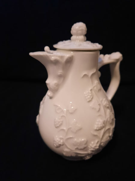 Meissen Blanc de Chine&nbsp; Grapvine Cream Pot Circa 1740