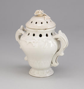 St. Cloud Soft Paste Porcelain Potpourri, Henri Trou Mark, 1722-1725