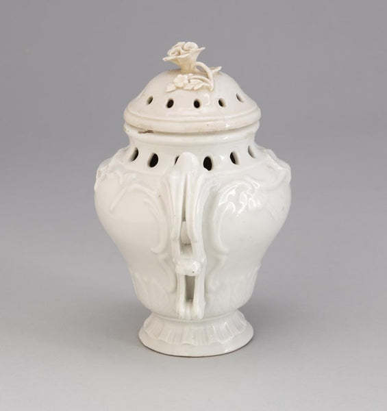 St. Cloud Soft Paste Porcelain Potpourri, Henri Trou Mark, 1722-1725