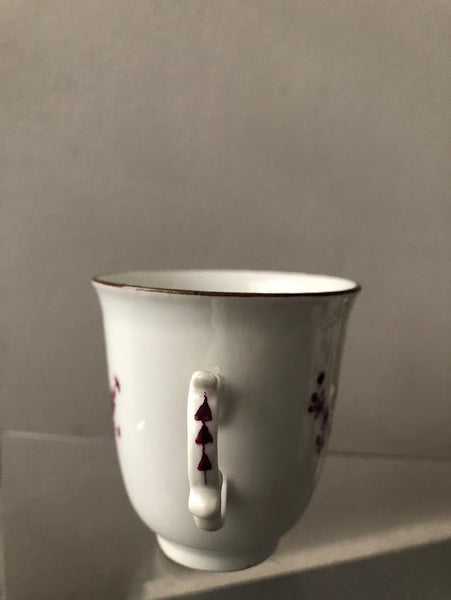 Gobelet Puce Floral En Porcelaine De Meissen 1735