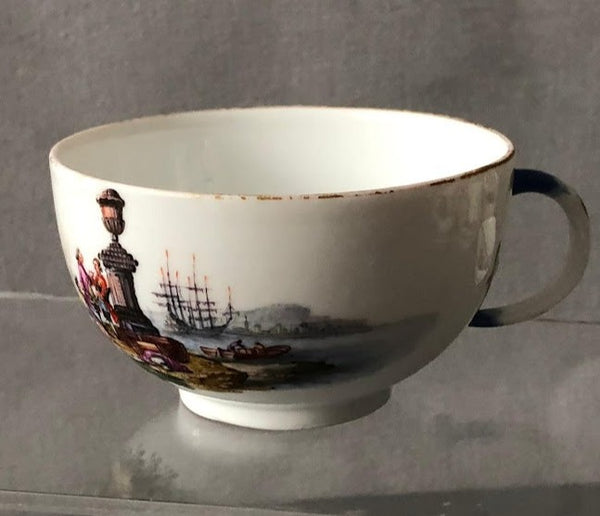 Tasse à thé et soucoupe en porcelaine de Meissen Kauffahrtei Scene (période Dot 1756-1773) #3 