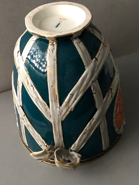 KPM Berlin Porcelain Urn Shaped Vase and Cover, 1918