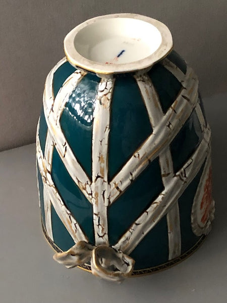 KPM Berlin Porcelain Urn Shaped Vase and Cover, 1918