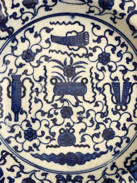 First Period Worcester Porcelain Plate, Hundred Antiques Pattern, 1770