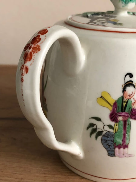 WORCESTER PORCELAIN BARREL SHAPED TEAPOT 'CHINESE FAMILY' Circa 1765