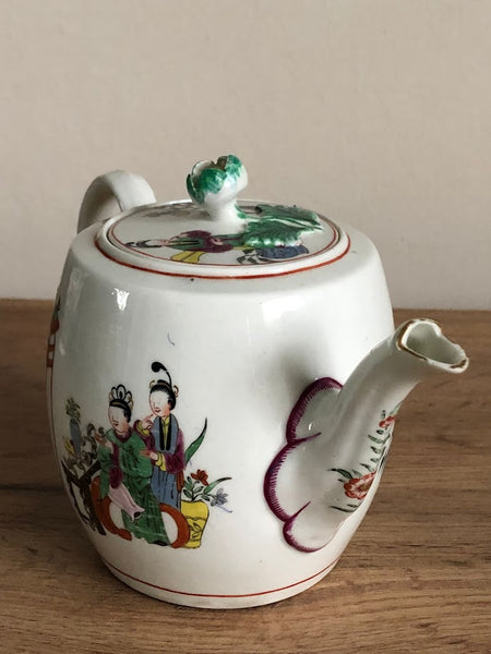 WORCESTER PORCELAIN BARREL SHAPED TEAPOT 'CHINESE FAMILY' Circa 1765