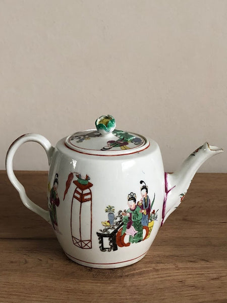 WORCESTER PORCELAIN BARREL SHAPED TEAPOT 'CHINESE FAMILY' Circa 1765