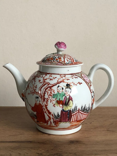 WORCESTER PORCELAIN MANDARIN  STYLE TEAPOT AND COVER circa 1765-70