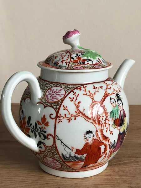 WORCESTER PORCELAIN MANDARIN  STYLE TEAPOT AND COVER circa 1765-70