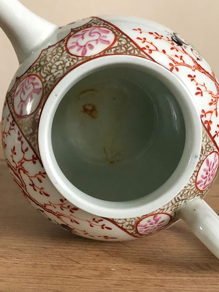 WORCESTER PORCELAIN MANDARIN  STYLE TEAPOT AND COVER circa 1765-70