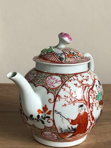 WORCESTER PORCELAIN MANDARIN  STYLE TEAPOT AND COVER circa 1765-70