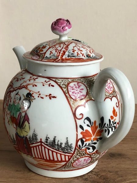 WORCESTER PORCELAIN MANDARIN  STYLE TEAPOT AND COVER circa 1765-70