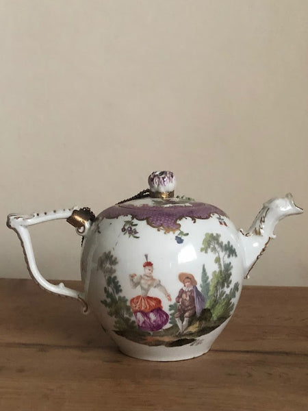 Meissen Porcelain Puce Scaled Watteau Teapot 1740-1745