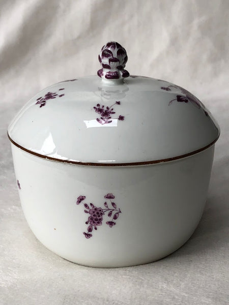 Meissen Porcelain Large Kakiemon Floral Sugar Pot circa 1740