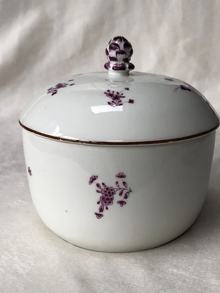 Meissen Porcelain Large Kakiemon Floral Sugar Pot circa 1740