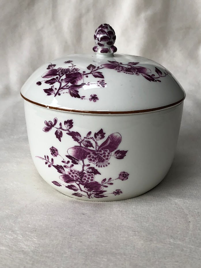 Meissen Porcelain Large Kakiemon Floral Sugar Pot circa 1740