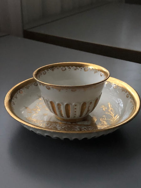 Meissen Boettger Porcelain Chinoiserie Tea Bowl and Saucer 1725