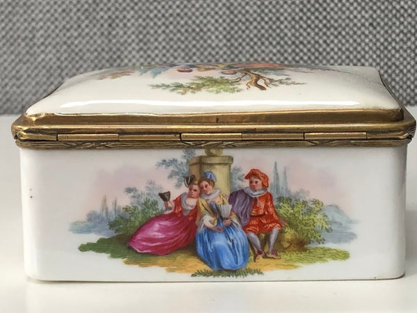 German Porcelain Commedia Dell'Arte Snuff Box with Erotic Interior