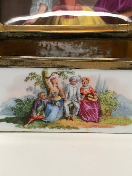 German Porcelain Commedia Dell'Arte Snuff Box with Erotic Interior