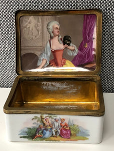 German Porcelain Commedia Dell'Arte Snuff Box with Erotic Interior