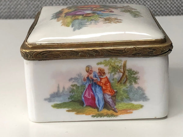 German Porcelain Commedia Dell'Arte Snuff Box with Erotic Interior