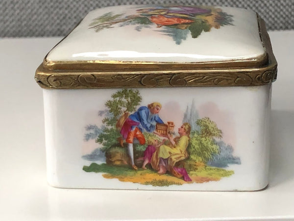 German Porcelain Commedia Dell'Arte Snuff Box with Erotic Interior