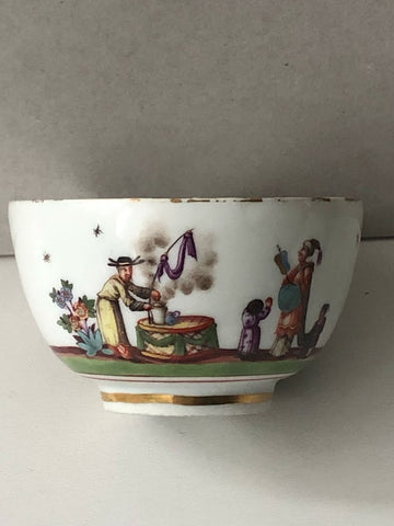 Meissen Porcelain Tea Bowl with Chinoiserie Figures, Drehers Marks, 1730-35