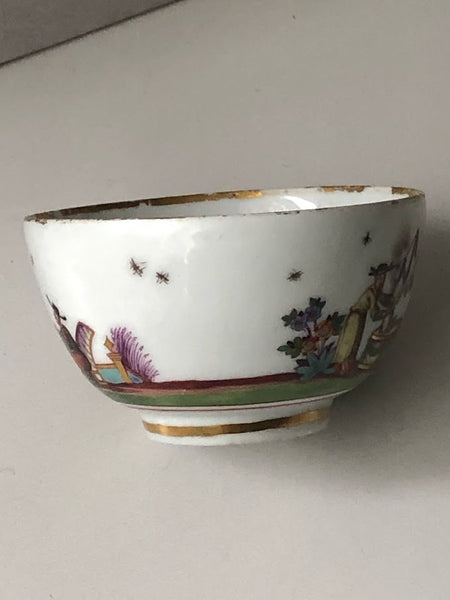 Meissen Porcelain Tea Bowl with Chinoiserie Figures, Drehers Marks, 1730-35