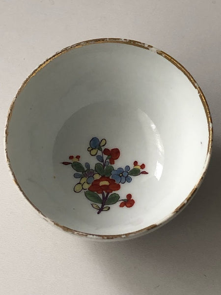Meissen Porcelain Tea Bowl with Chinoiserie Figures, Drehers Marks, 1730-35
