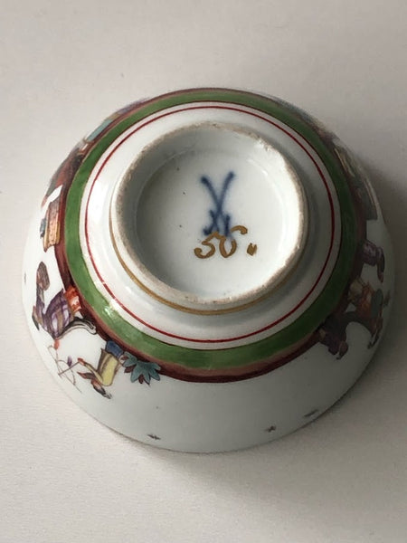 Meissen Porcelain Tea Bowl with Chinoiserie Figures, Drehers Marks, 1730-35
