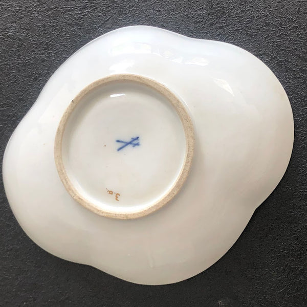 MEISSEN PORCELAIN GILT QUATREFOIL SAUCER WITH WATTEAU SCENES 1740-1745