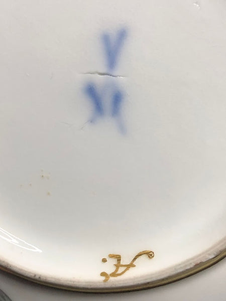 Meissen Porcelain Saucer Courting Couples &amp; Klinger Bugs, circa 1740